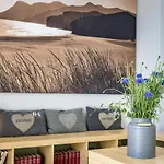 Semesterbostad Idyllisches Haus Mitten In *